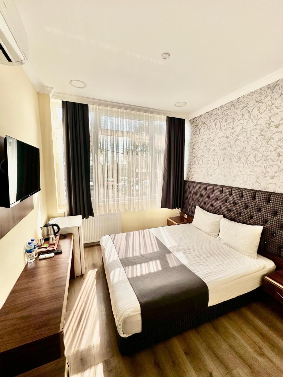 Grand Ararat Hotel 4*